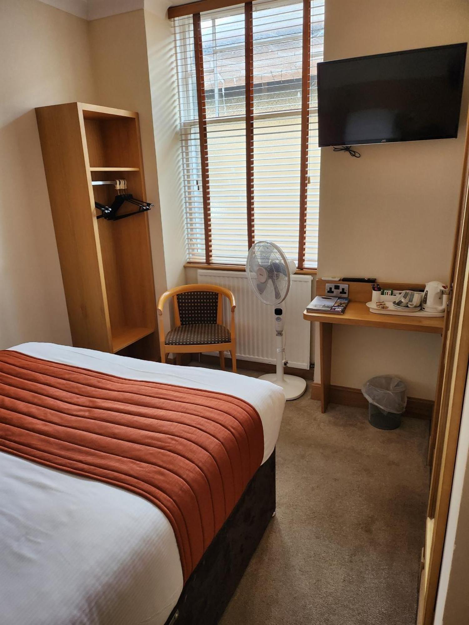 Victoria Hotel Kirkcaldy Extérieur photo