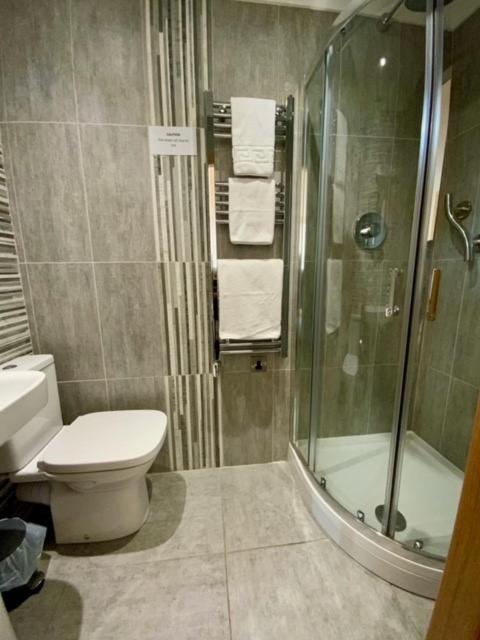 Victoria Hotel Kirkcaldy Extérieur photo